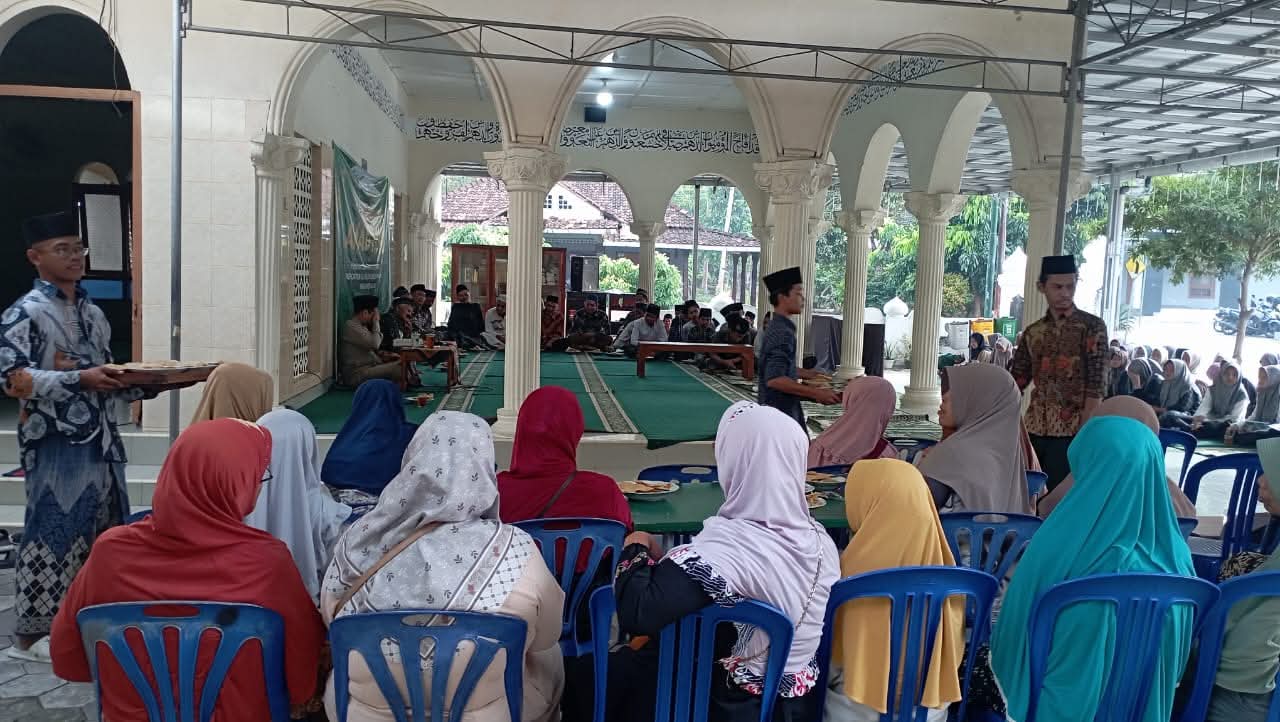Anak-anak mengikuti kegiatan pembinaan bersama