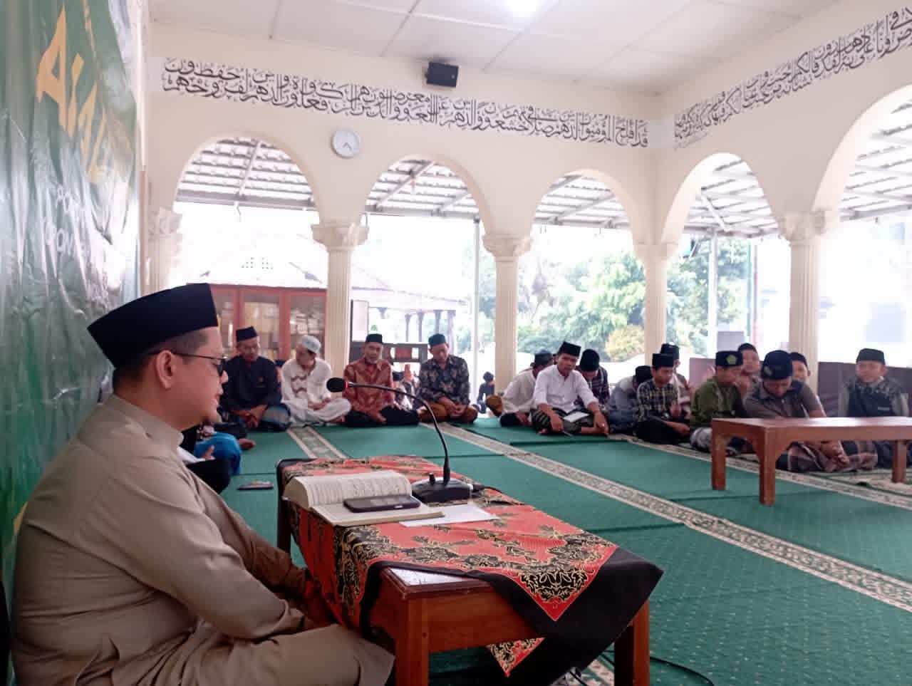Kunjungan keluarga dan relawan ke lingkungan panti