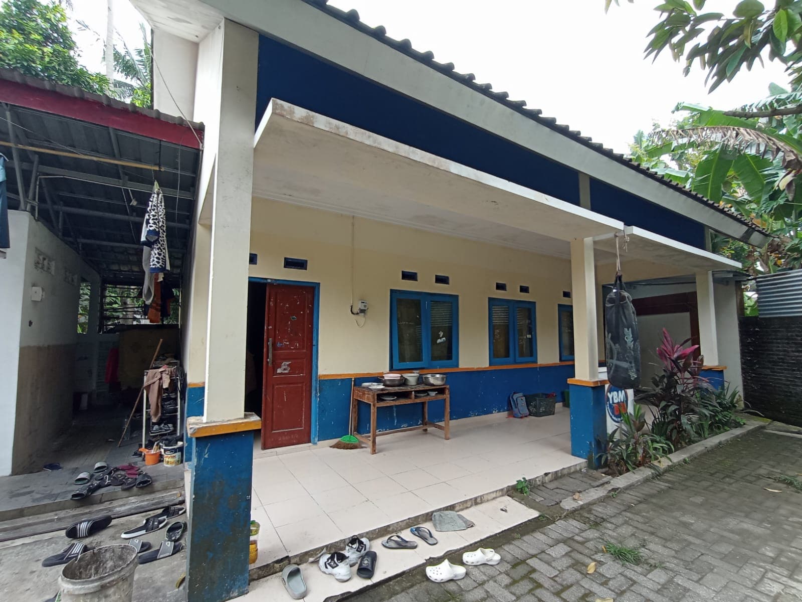 Gedung lingkungan PAYF Al-Furqon Sanden